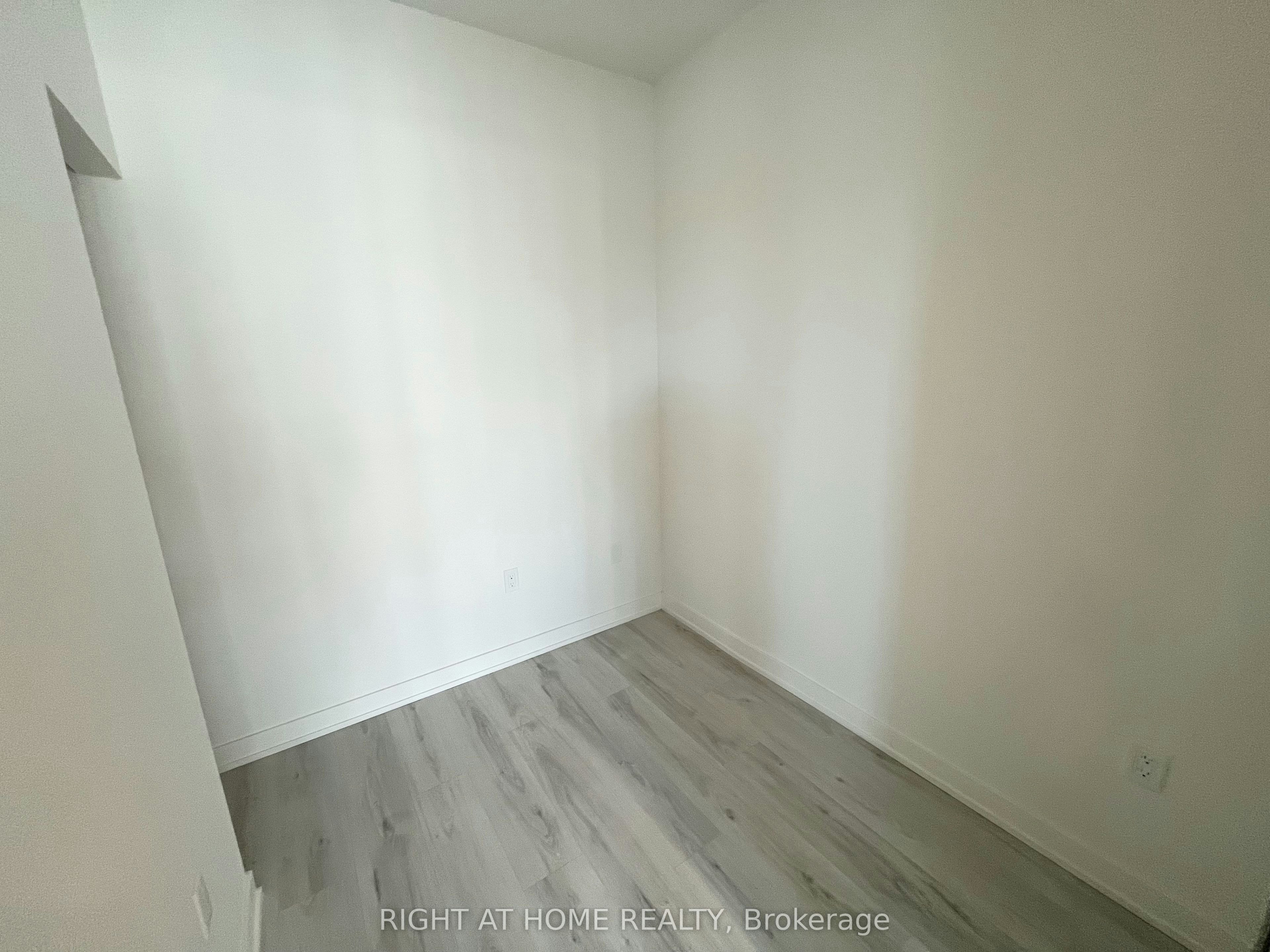 1801N-120 Broadway Avenue, Toronto, ON, M4P 0E9 - 16