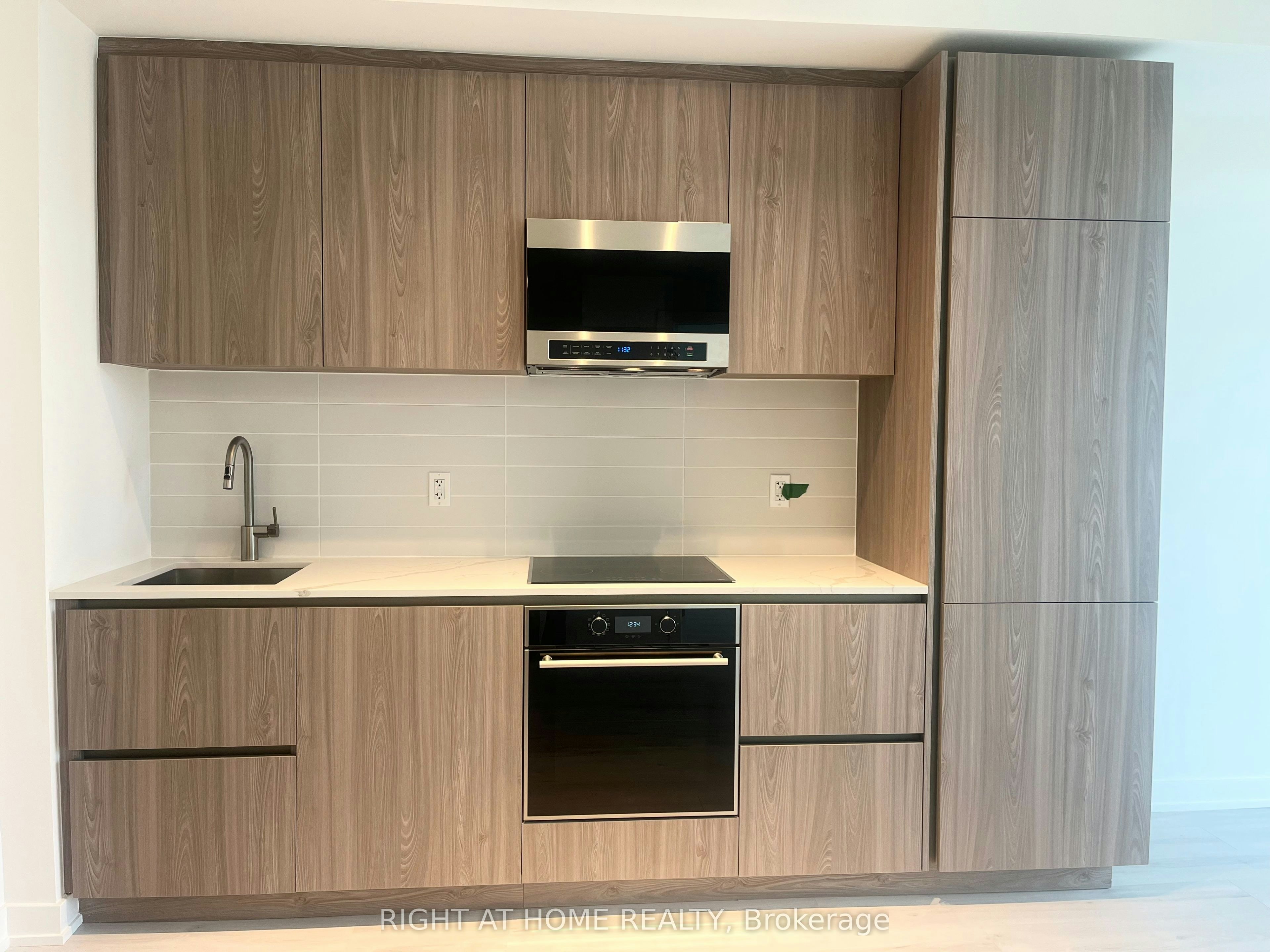 1801N-120 Broadway Avenue, Toronto, ON, M4P 0E9 - 3