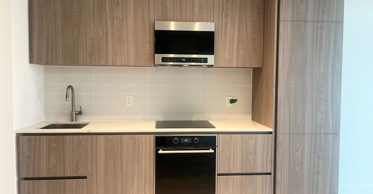 1801N-120 Broadway Avenue, Toronto, ON, M4P 0E9 - 3