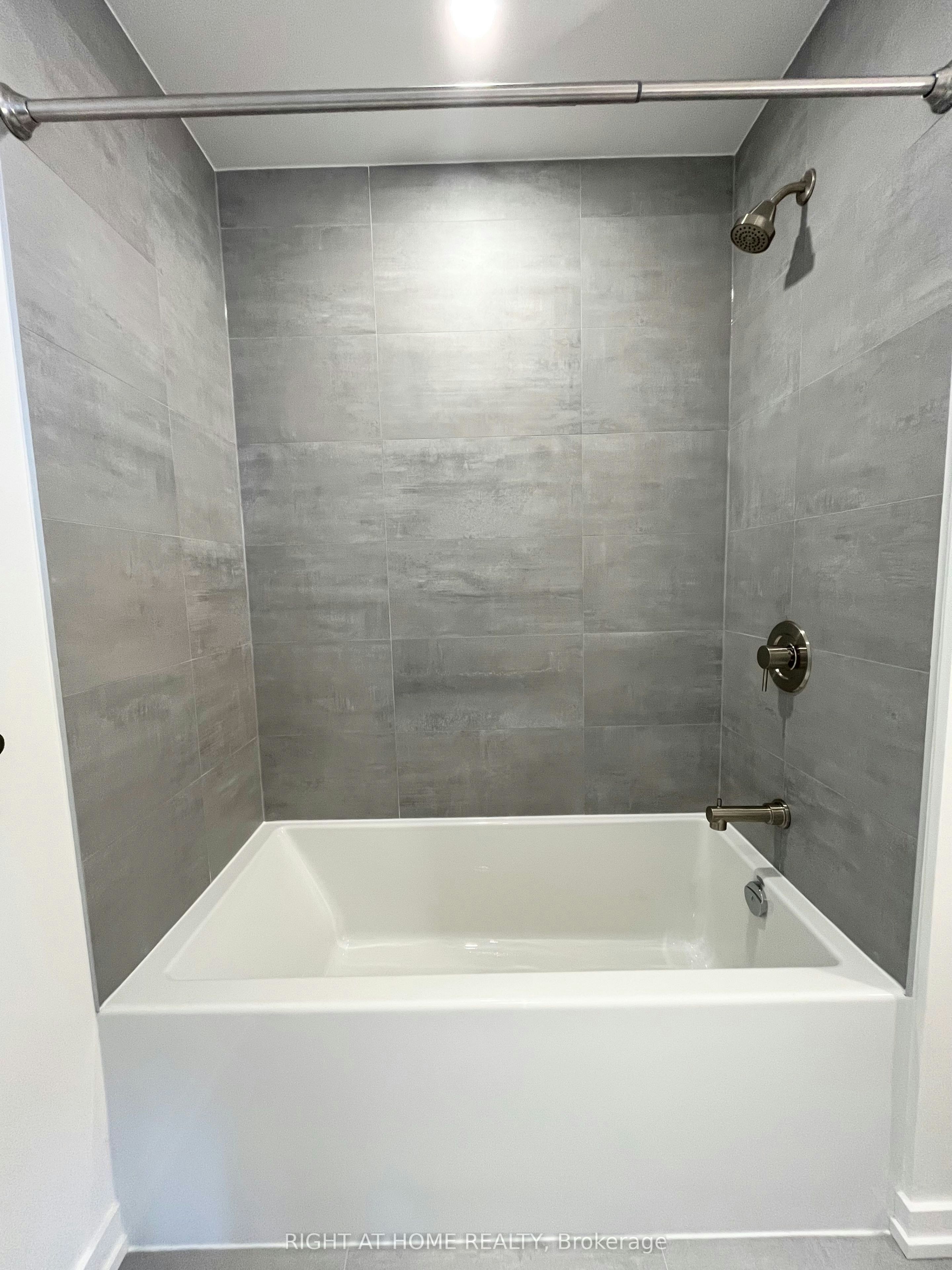 1801N-120 Broadway Avenue, Toronto, ON, M4P 0E9 - 14