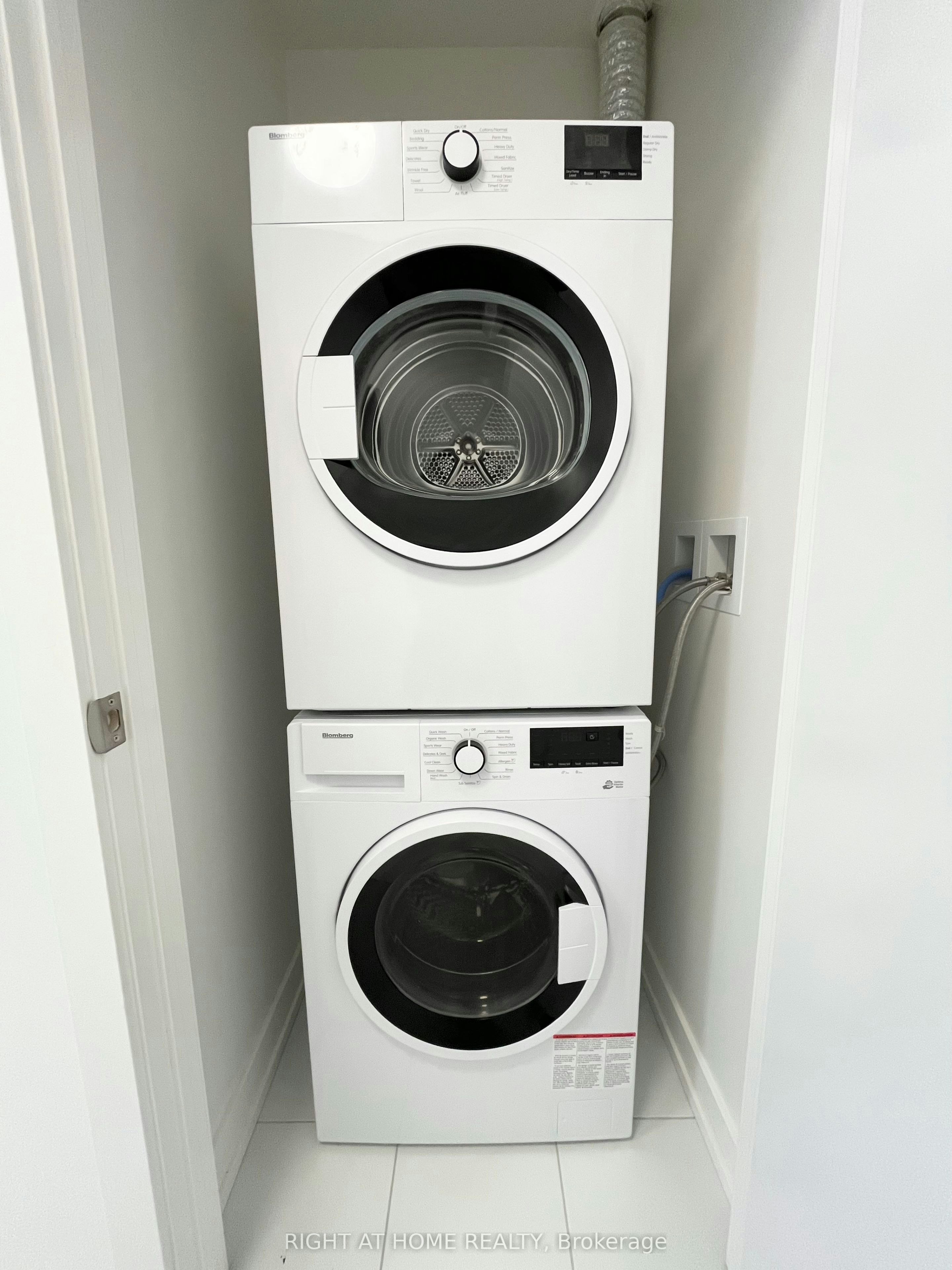 1801N-120 Broadway Avenue, Toronto, ON, M4P 0E9 - 18