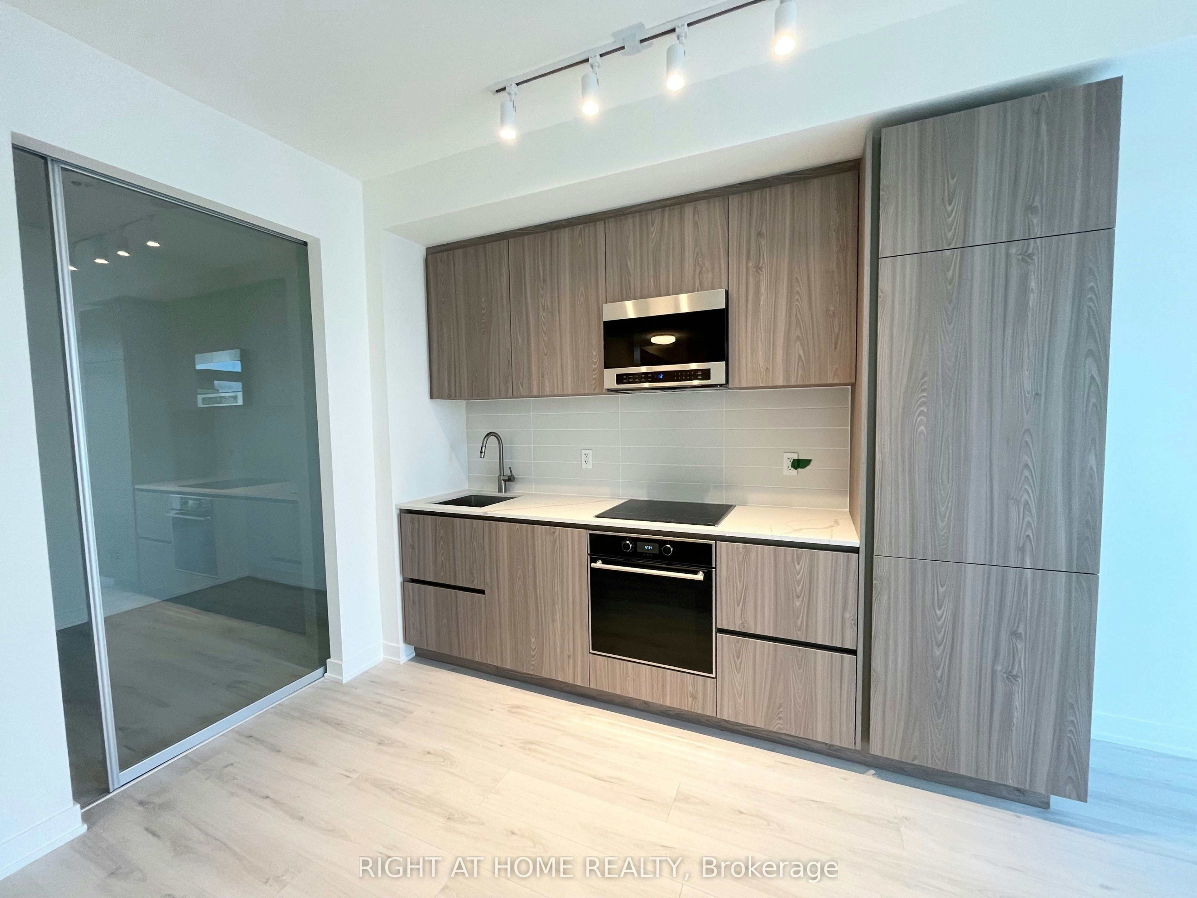 1801N-120 Broadway Avenue, Toronto, ON, M4P 0E9 - 4