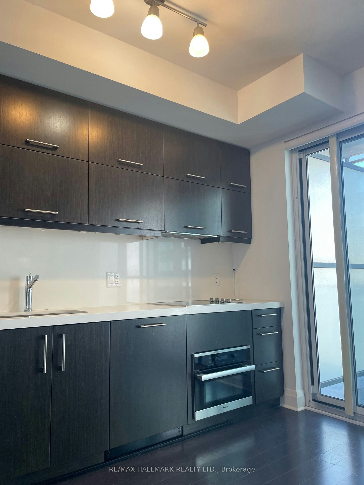 2210-65 St Mary Street, Toronto, ON, M5S 0A6 - 2