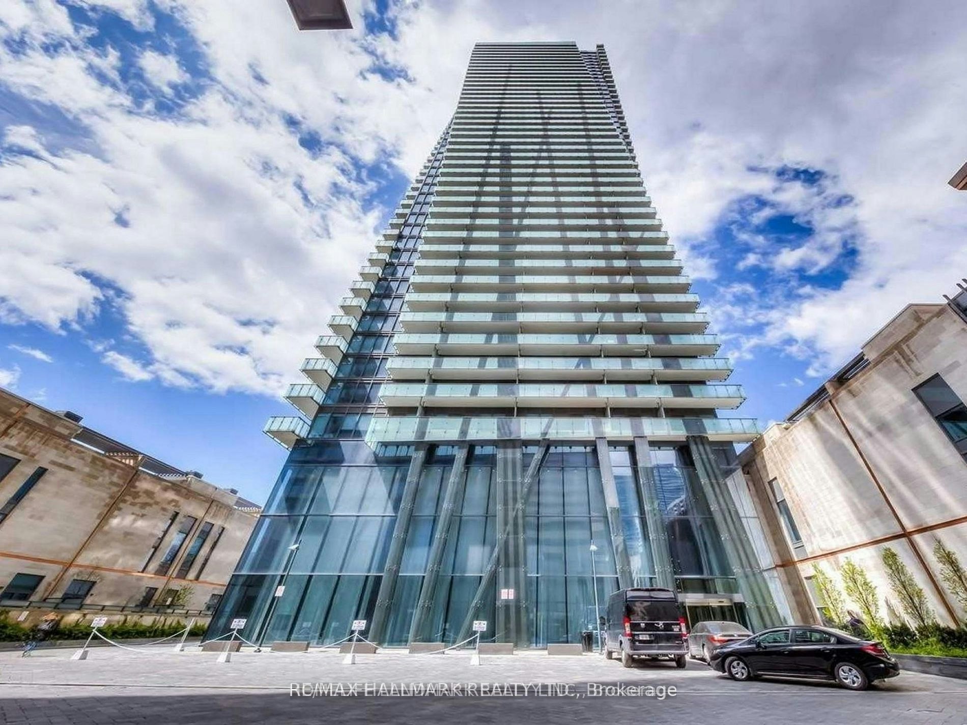 2210-65 St Mary Street, Toronto, ON, M5S 0A6