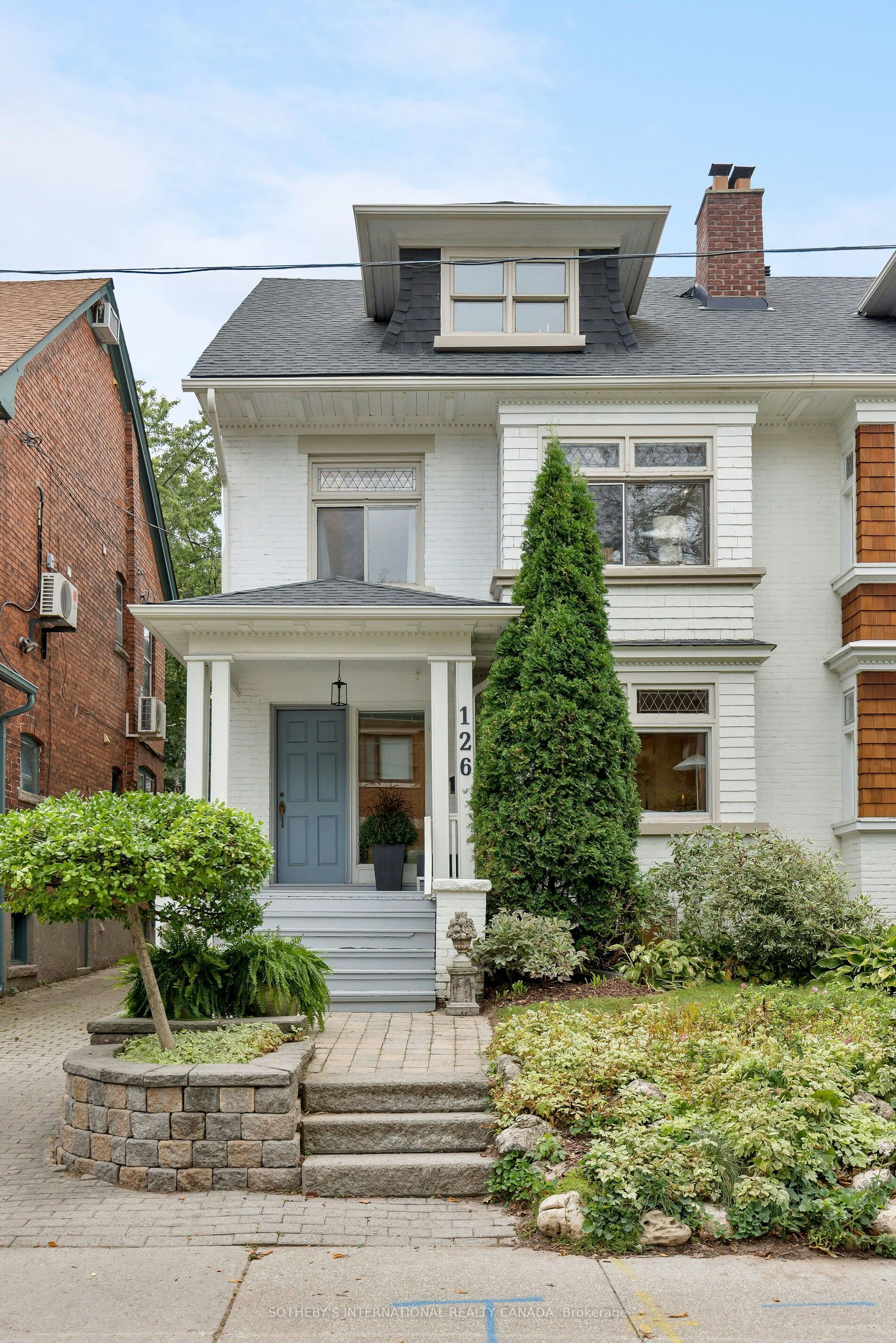126 Hilton Avenue, Toronto, ON, M5R 3E7