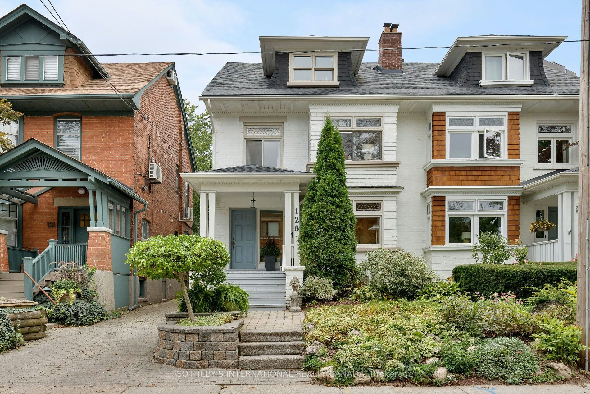 126 Hilton Avenue, Toronto, ON, M5R 3E7