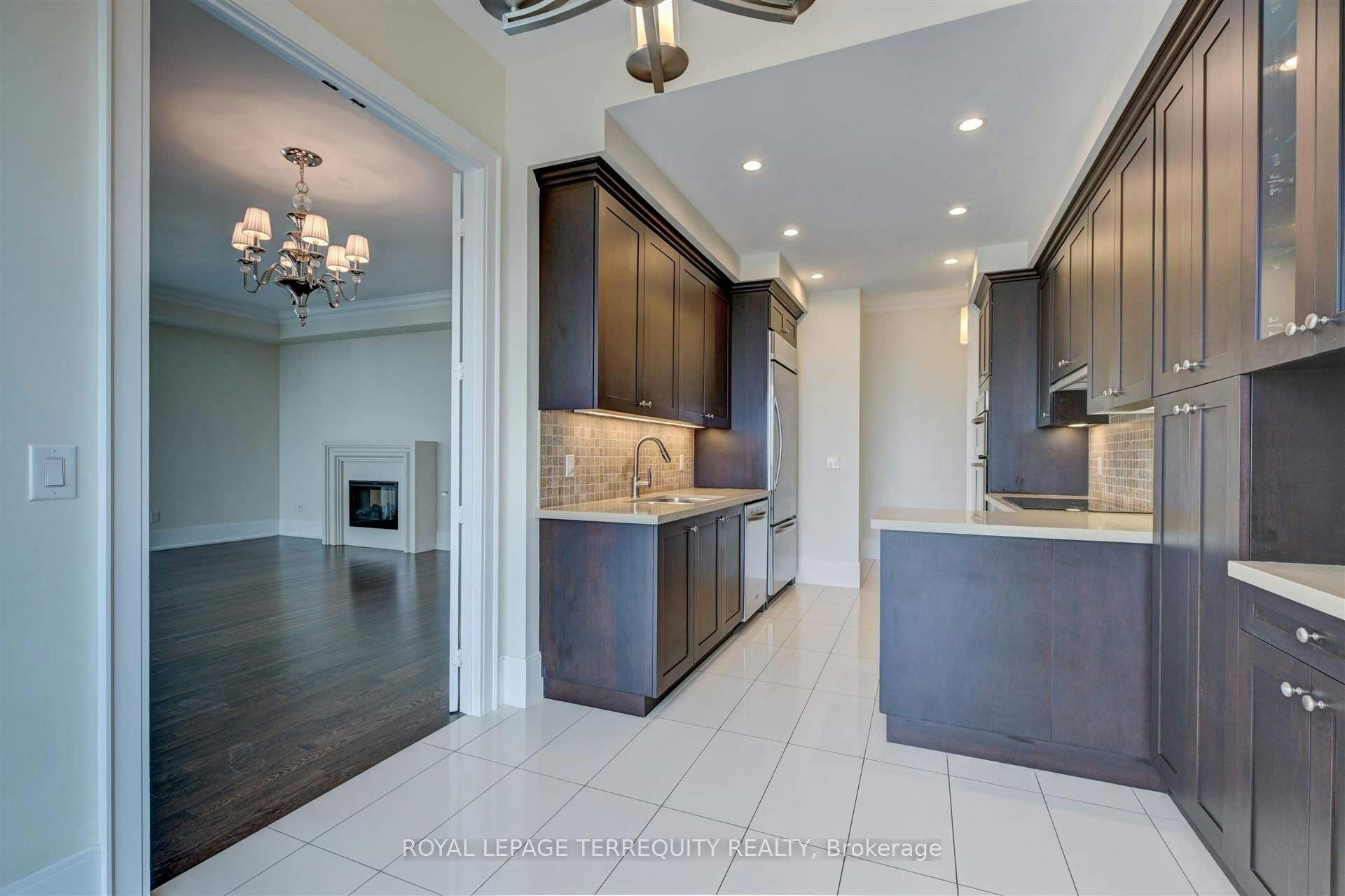 2521-70 Roehampton Avenue, Toronto, ON, M4P 1R2 - 4