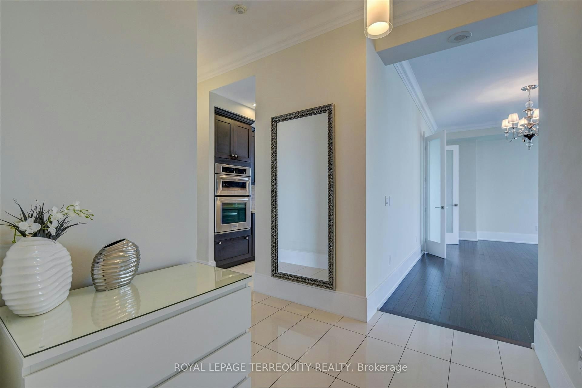 2521-70 Roehampton Avenue, Toronto, ON, M4P 1R2 - 3