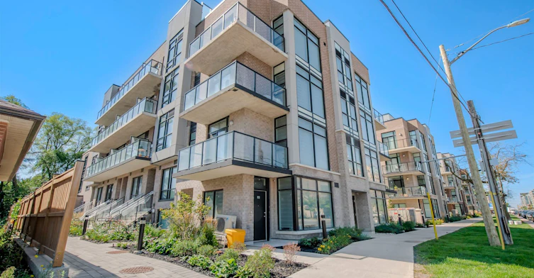 4-35-851 Sheppard Avenue W, Toronto, ON, M3H 0G2