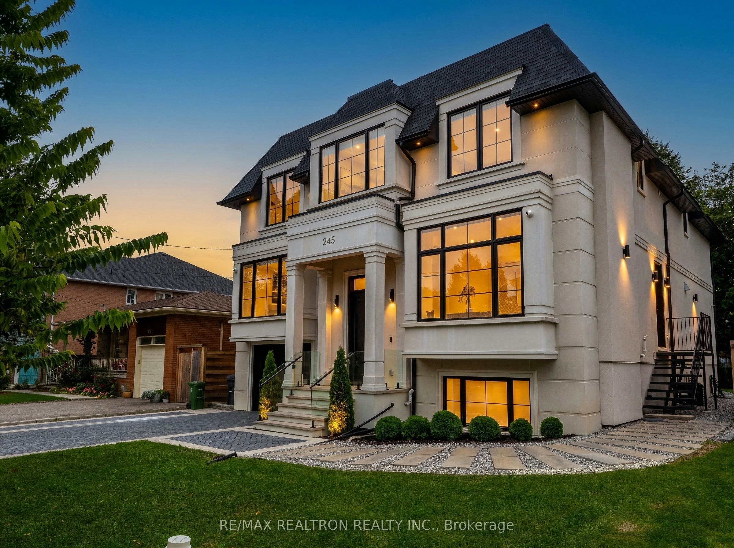 245 Patricia Avenue, Toronto, ON, M2M 1J7