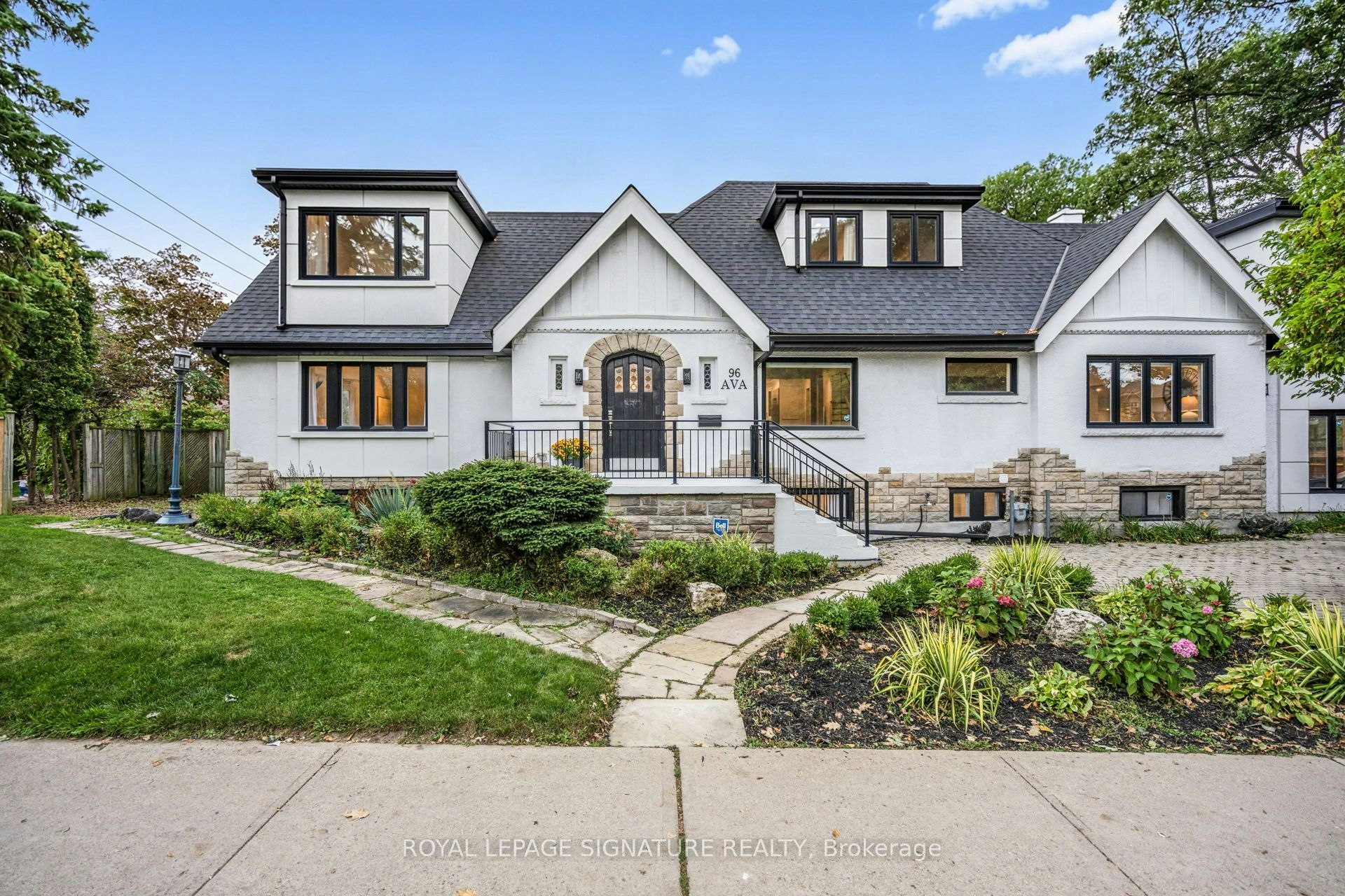 96 Ava Road, Toronto, ON, M6C 1W1