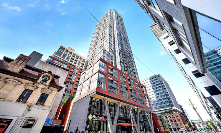 1717-108 Peter Street