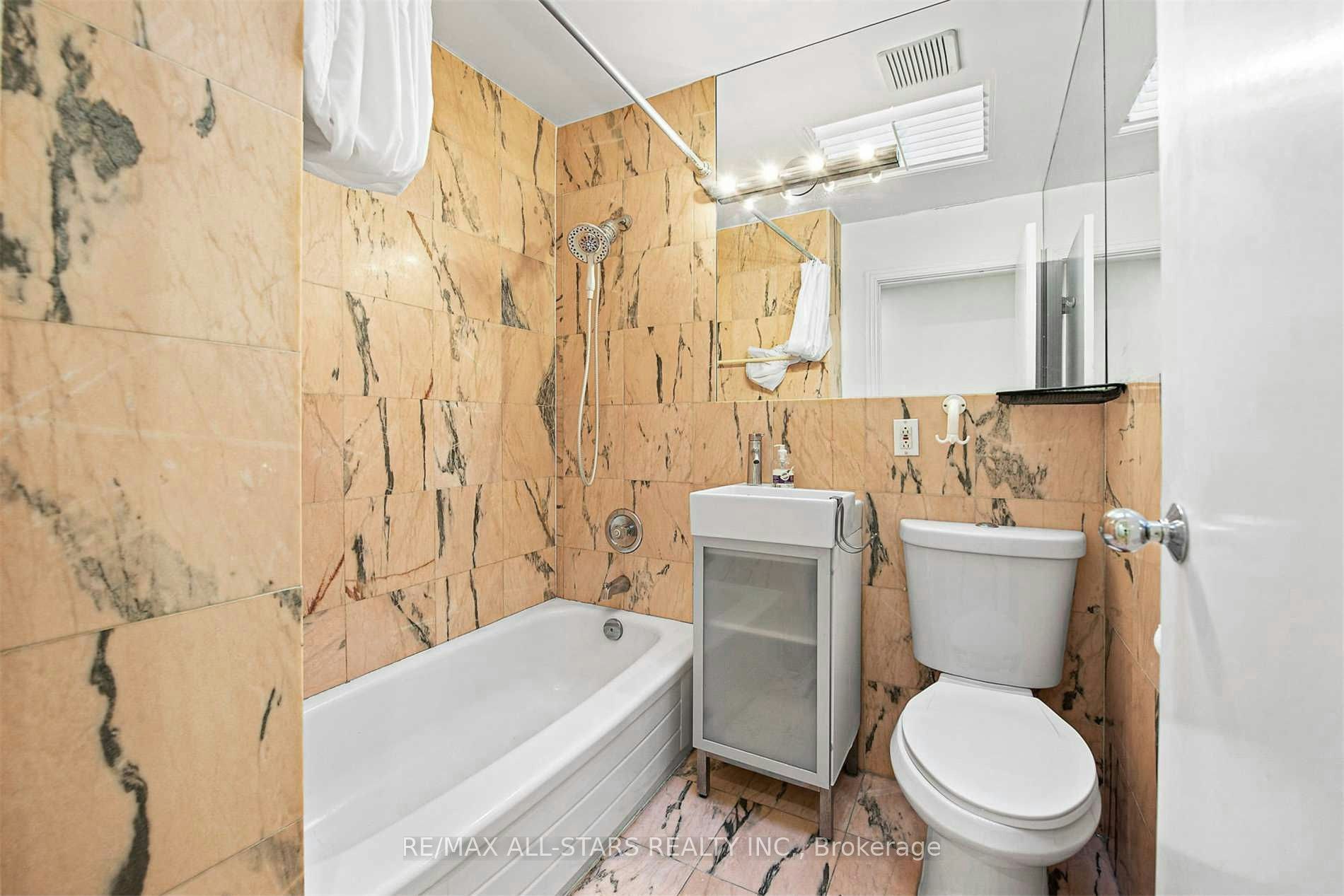 110 Belmont Street, Toronto, ON, M5R 1P8 - 19