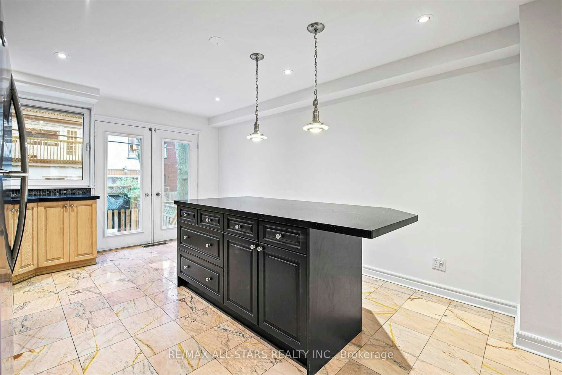 110 Belmont Street, Toronto, ON, M5R 1P8 - 3