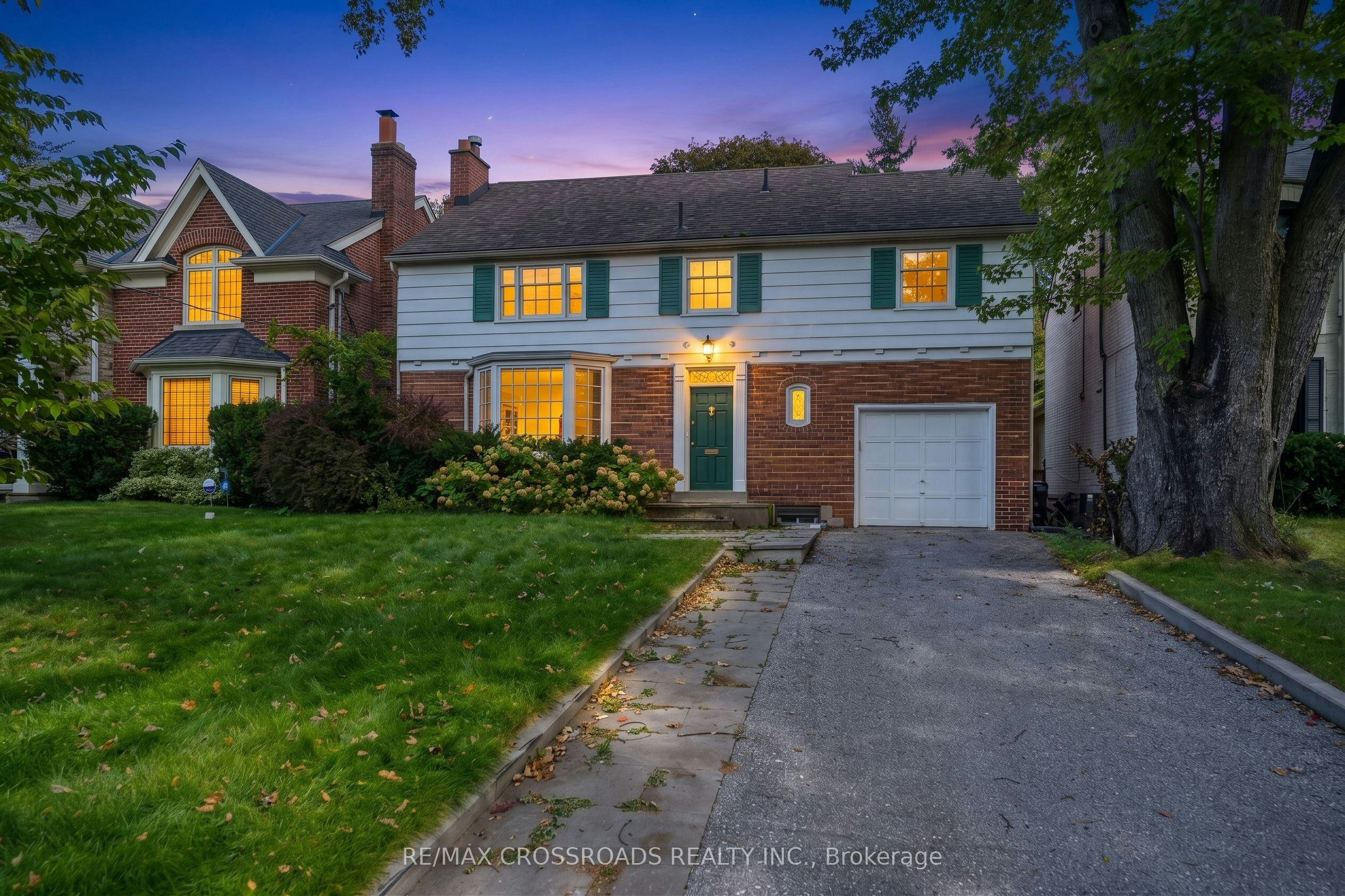 19 Strathgowan Crescent, Toronto, ON, M4N 2Z6