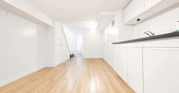 Bsmnt-327 Howland Avenue, Toronto, ON, M5R 3C1 - 6