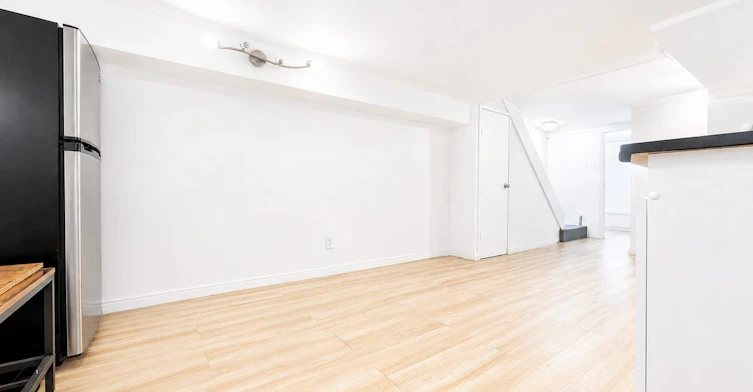 Bsmnt-327 Howland Avenue, Toronto, ON, M5R 3C1 - 7