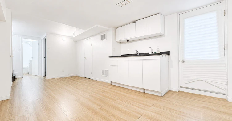 Bsmnt-327 Howland Avenue, Toronto, ON, M5R 3C1 - 5