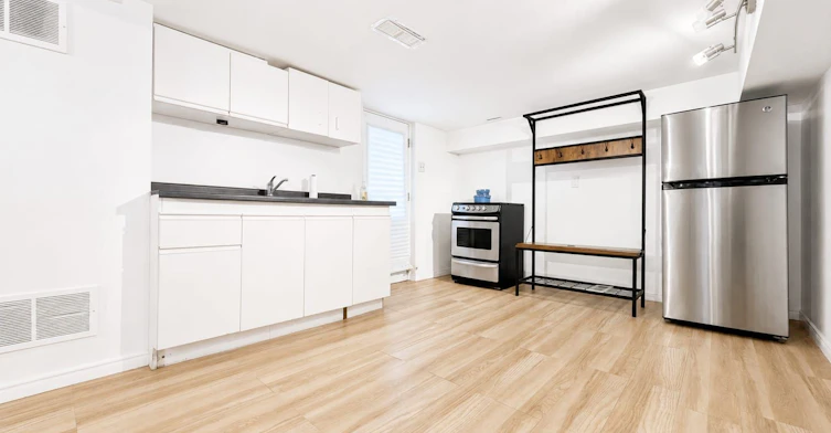Bsmnt-327 Howland Avenue, Toronto, ON, M5R 3C1 - 3
