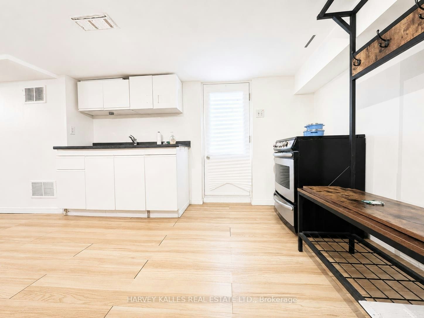 Bsmnt-327 Howland Avenue, Toronto, ON, M5R 3C1 - 4