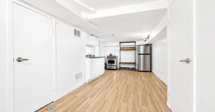 Bsmnt-327 Howland Avenue, Toronto, ON, M5R 3C1 - 2