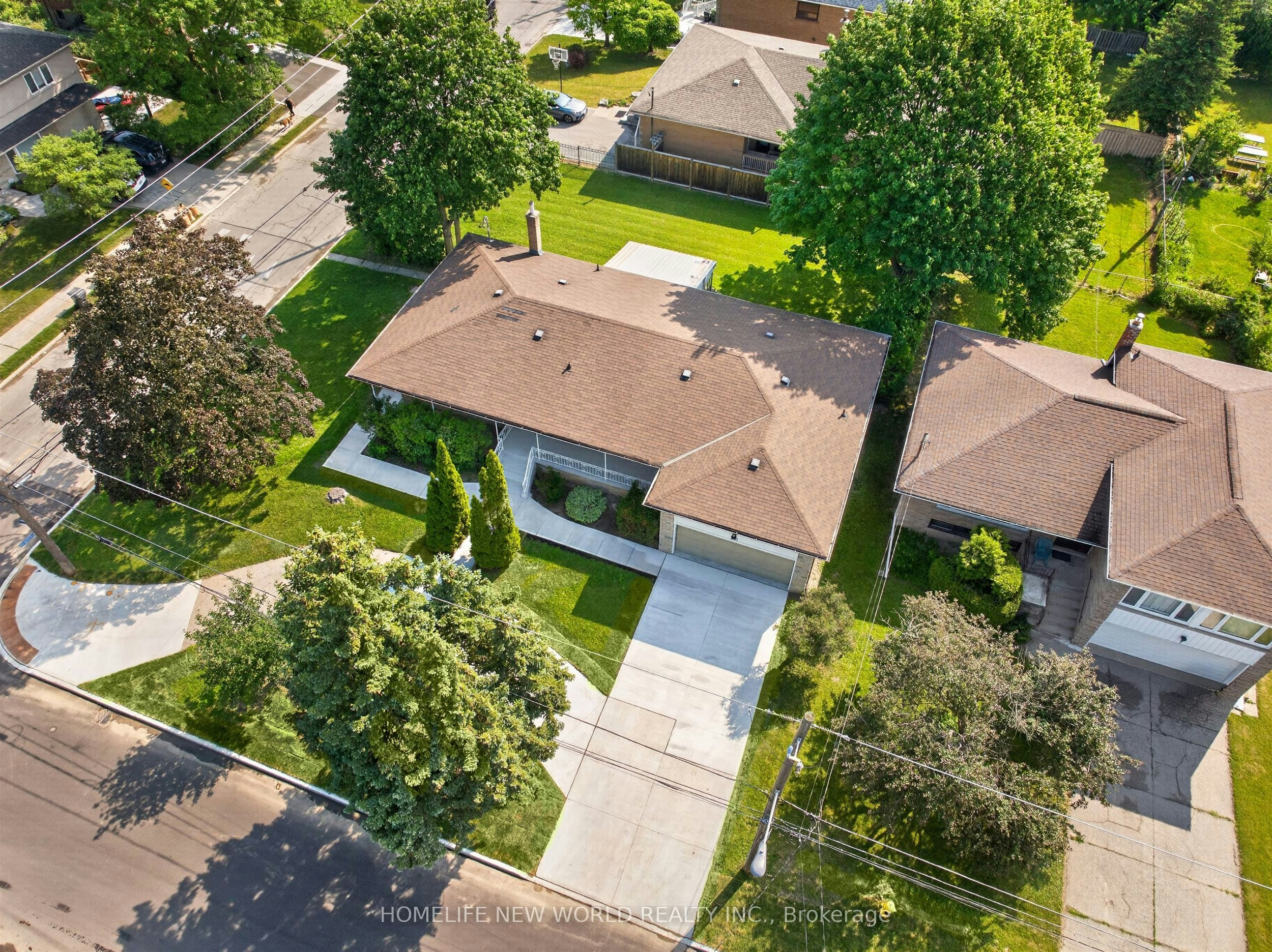 Lower  B-201 Goddard Street, Toronto, ON, M3H 5E7 - 18