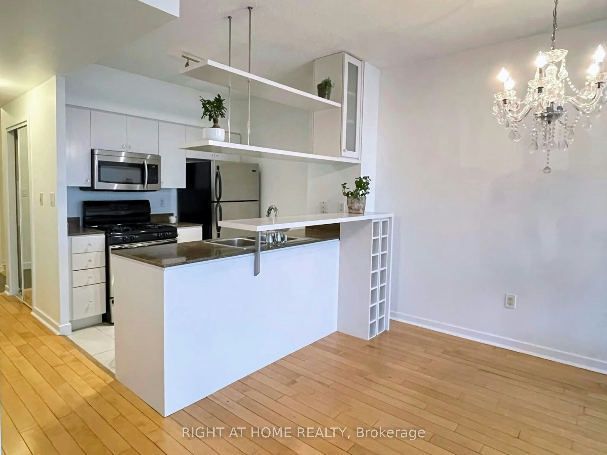 811-35 Mariner Terrace, Toronto, ON, M5V 3V9 - 3