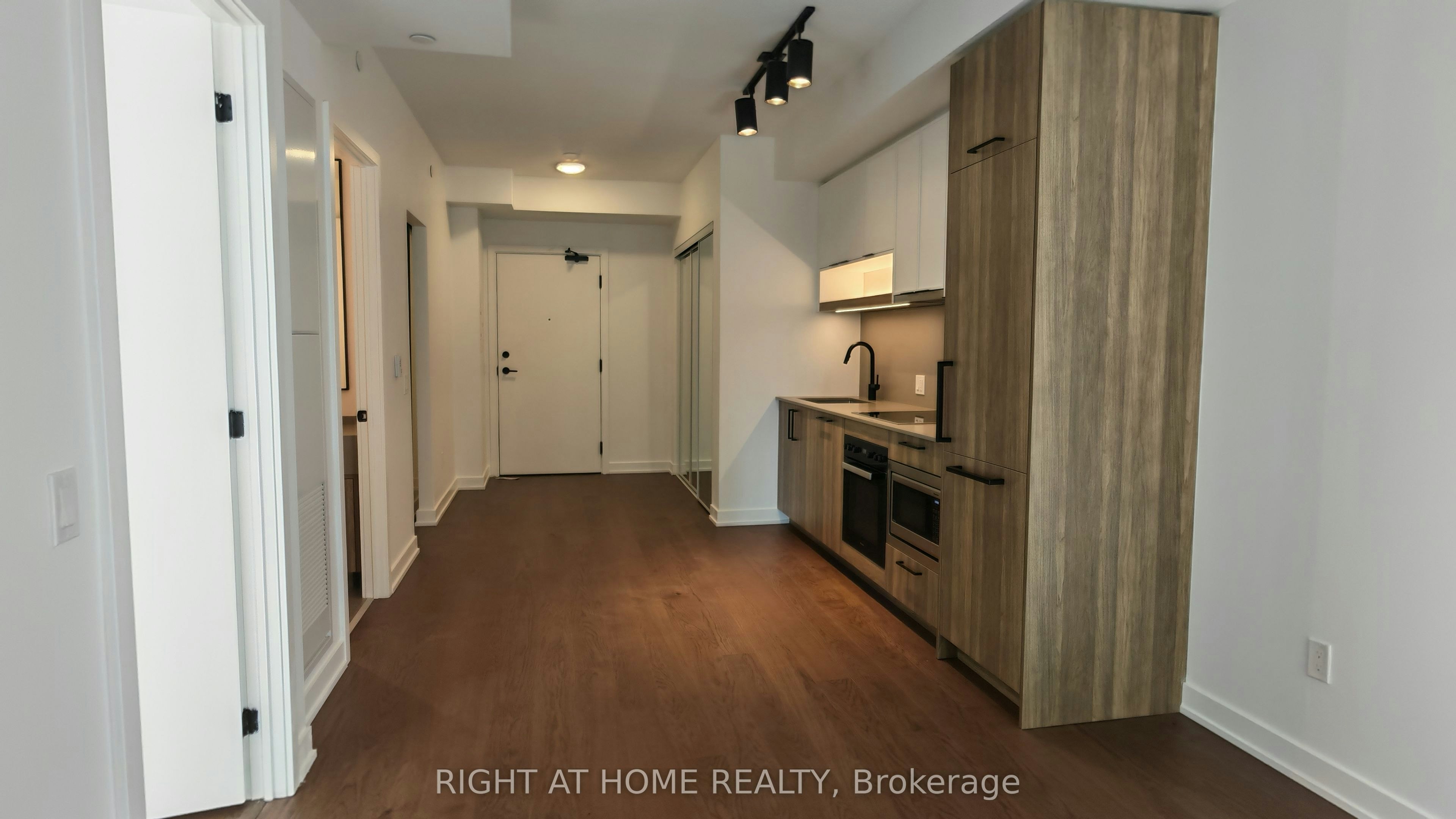 1205-91 Montclair Avenue, Toronto, ON, M5P 0B1