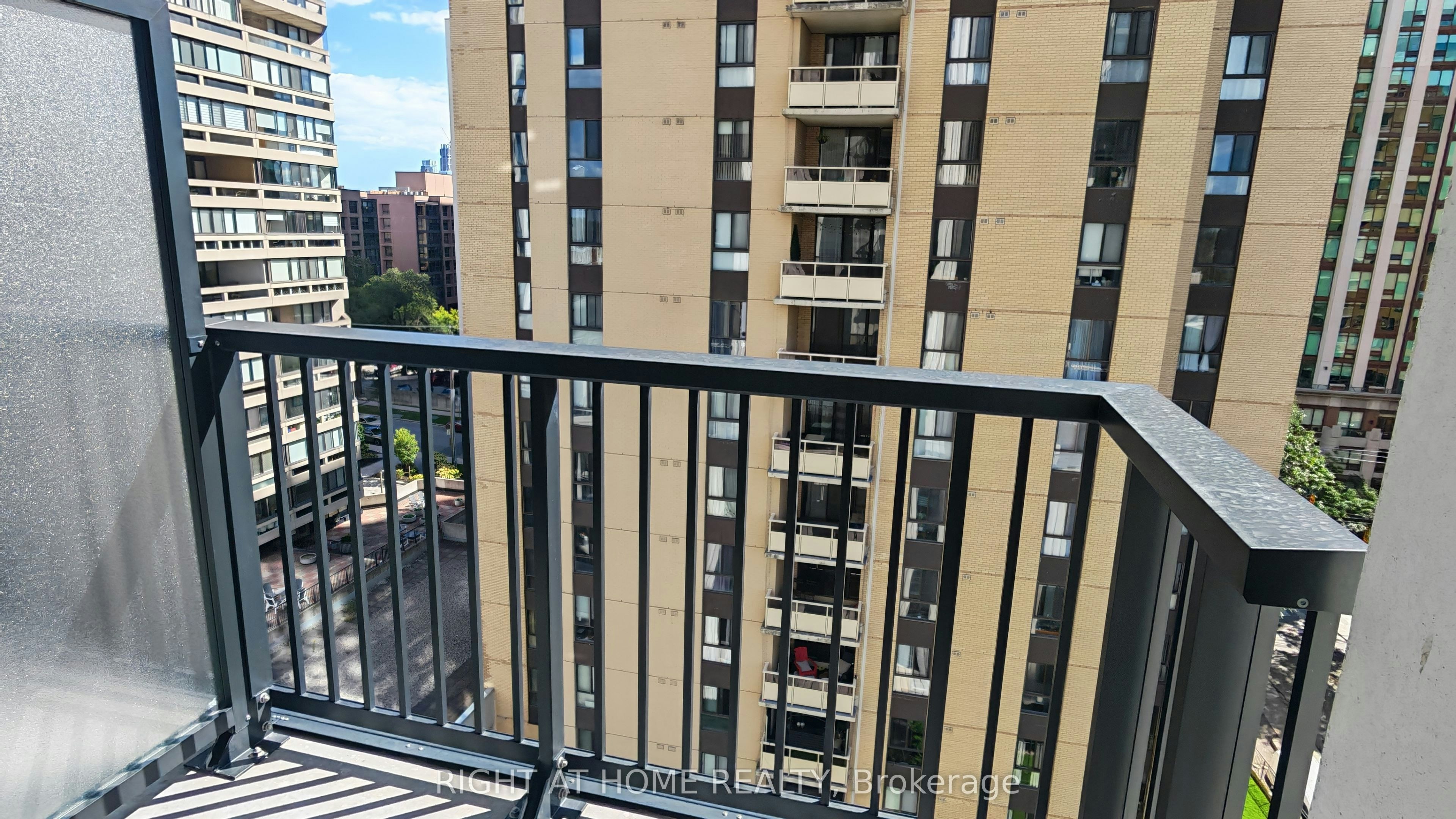 1205-91 Montclair Avenue, Toronto, ON, M5P 0B1 - 11