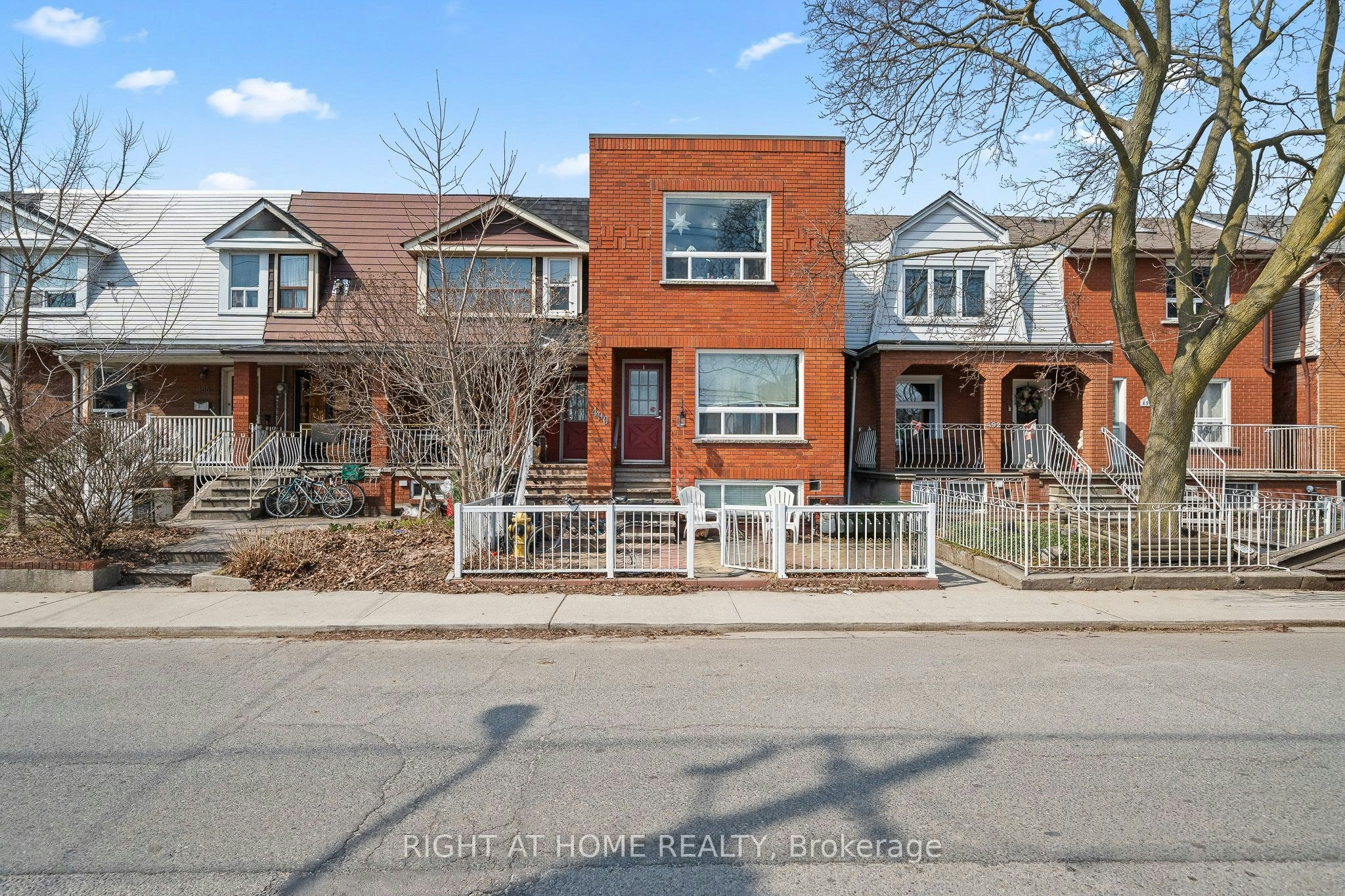 1-490 Brock Avenue, Toronto, ON, M6H 3N3