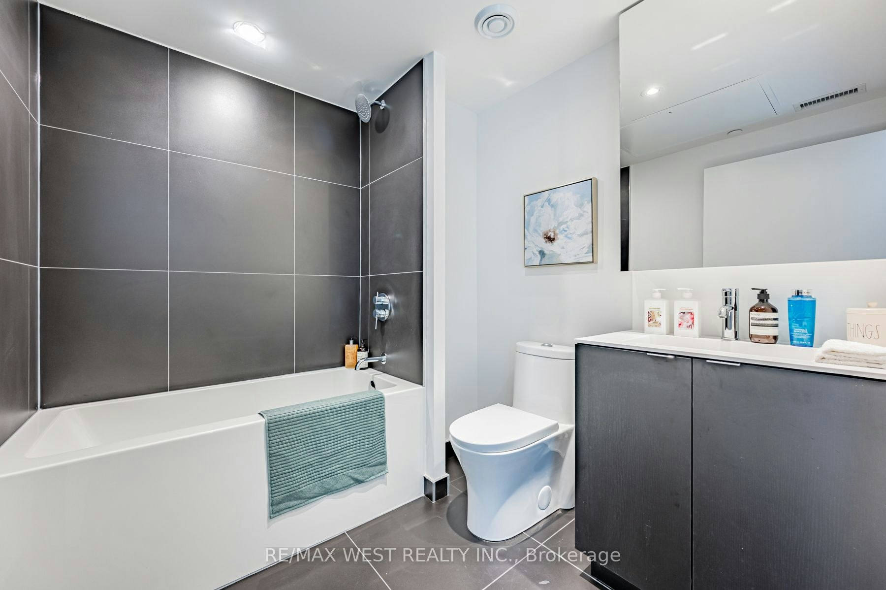 901-20 Edward Street, Toronto, ON, M5G 1C9 - 5