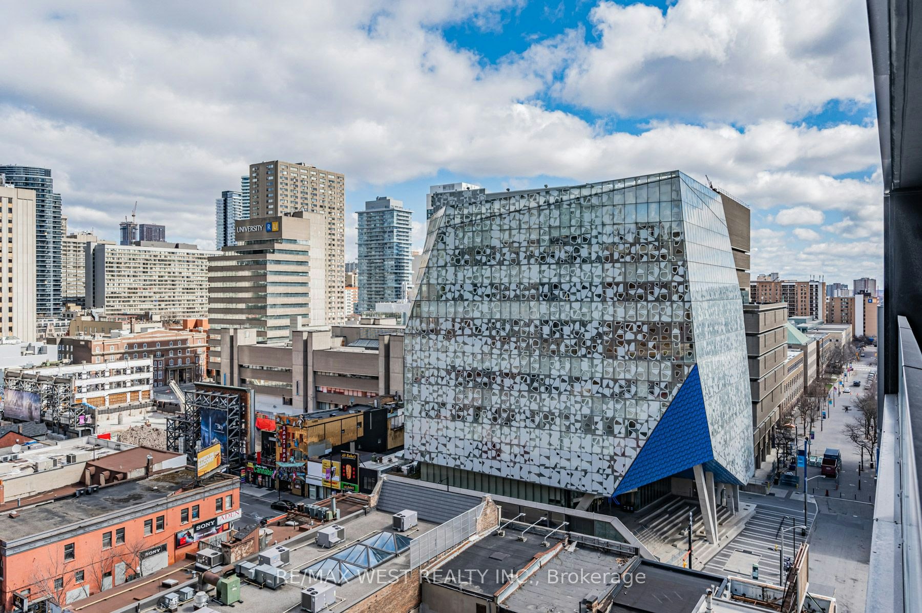 901-20 Edward Street, Toronto, ON, M5G 1C9 - 13