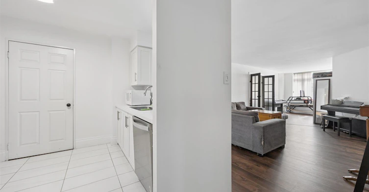 706-70 Mill Street, Toronto, ON, M5A 4R1 - 3