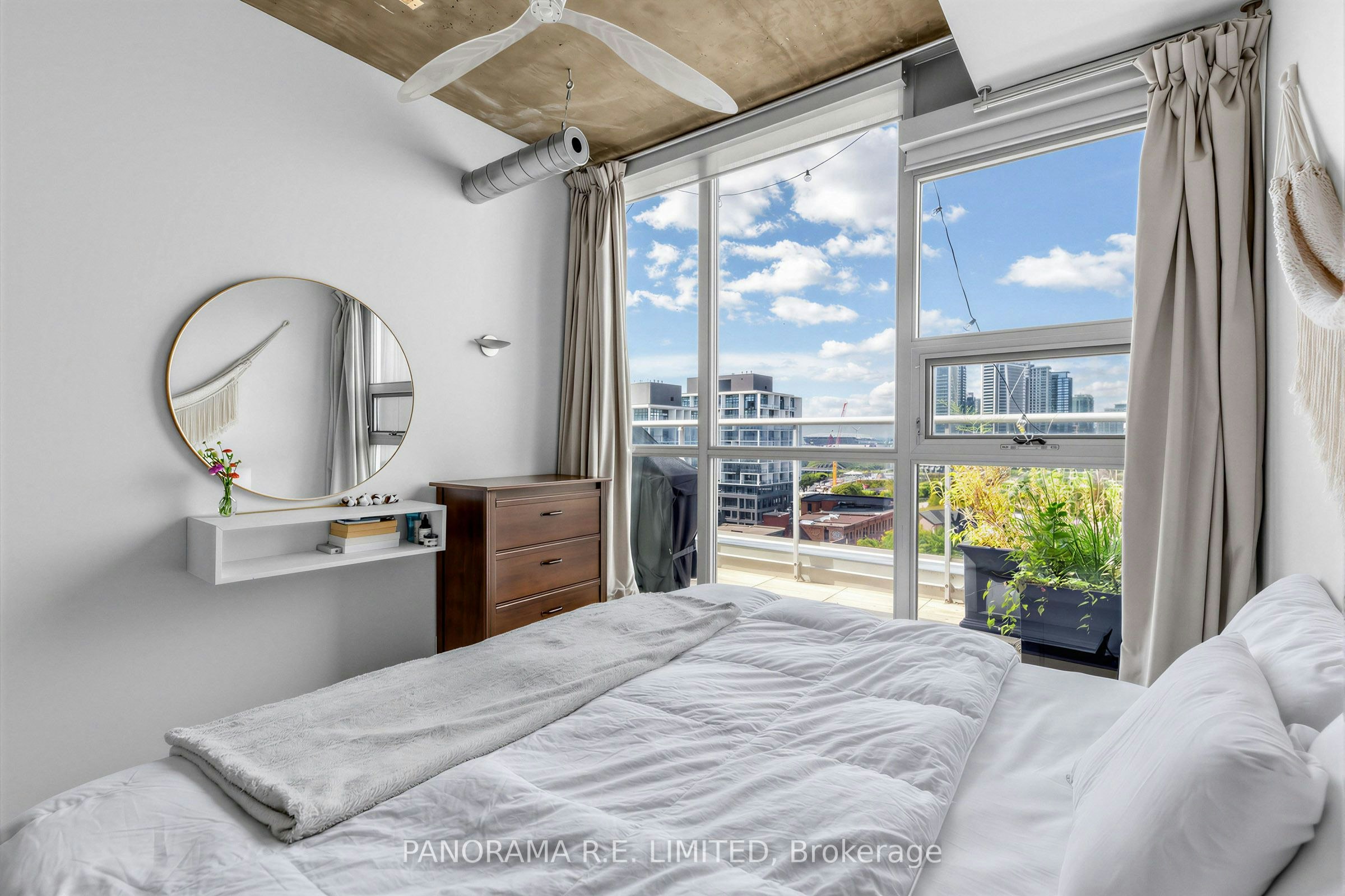 1013-60 Bathurst Street, Toronto, ON, M5V 2P4 - 14