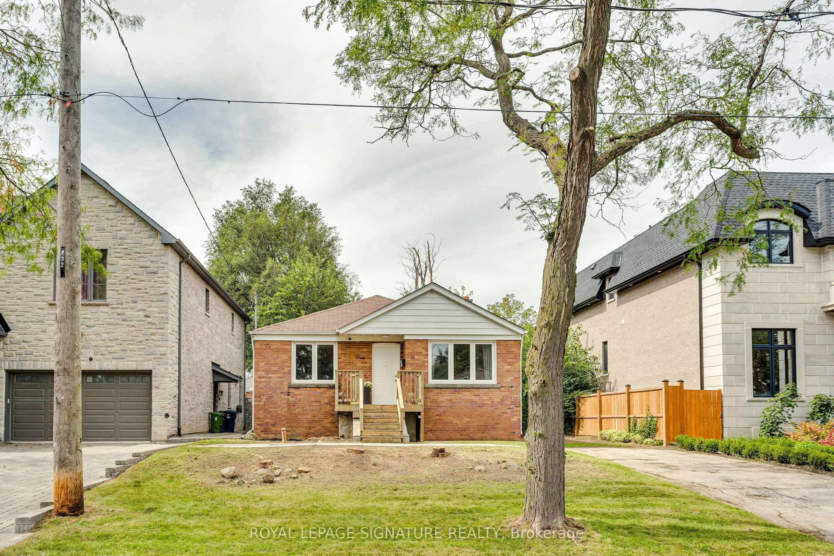 32 Wigan Crescent, Toronto, ON, M3H 3A4