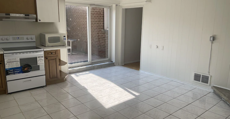 BASEMENT 74 Valentine Drive, Toronto, ON, M3A 3J8 - 2