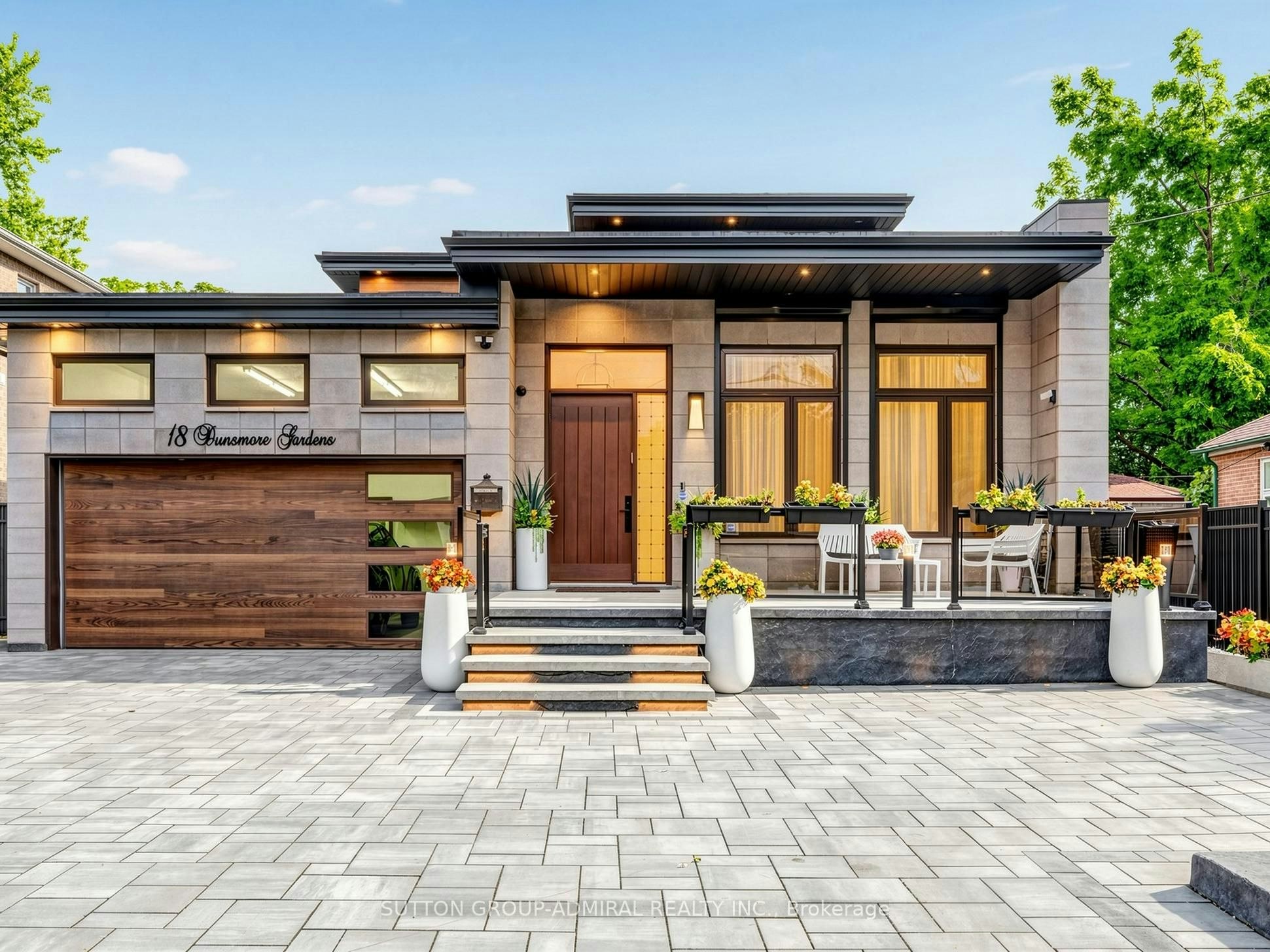 18 Dunsmore Gardens, Toronto, ON, M3H 3M2
