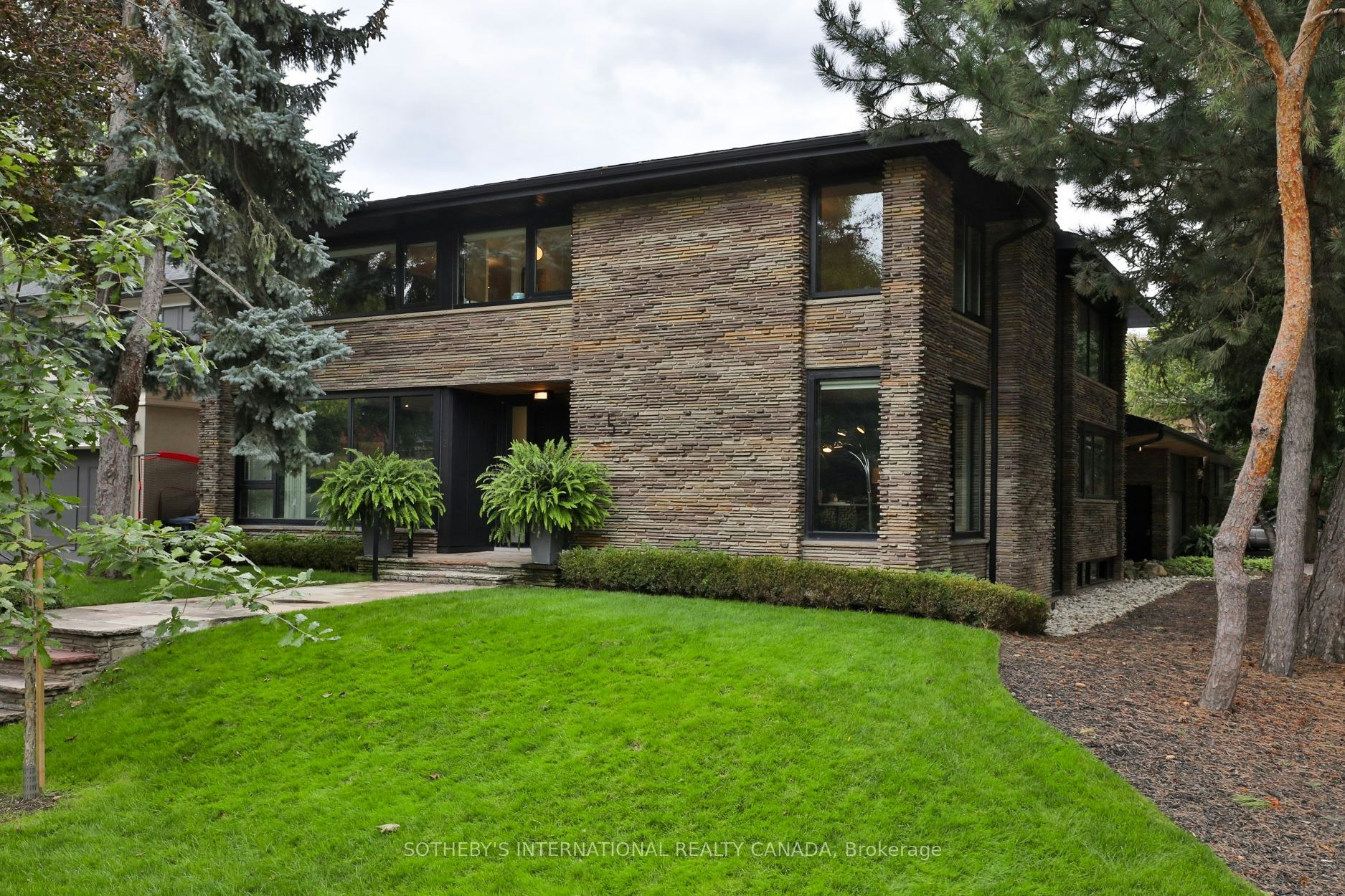 5 Overdale Road, Toronto, ON, M6B 3E9