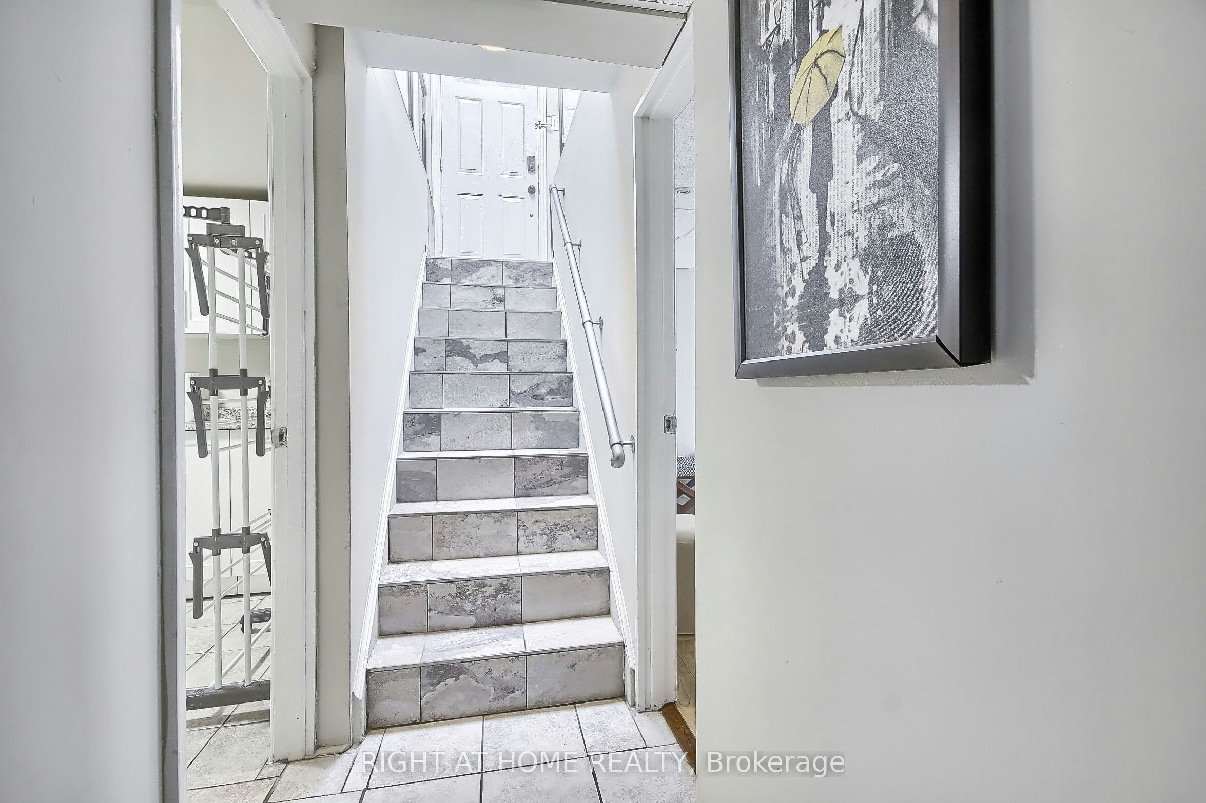 122 Elvaston Drive, Toronto, ON, M4A 1N6 - 46