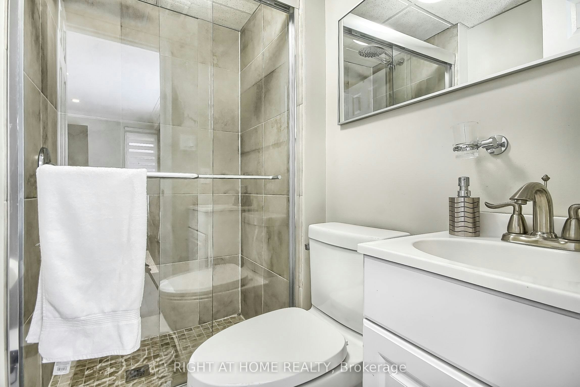 122 Elvaston Drive, Toronto, ON, M4A 1N6 - 26