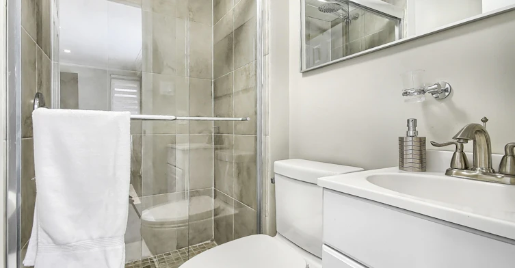 122 Elvaston Drive, Toronto, ON, M4A 1N6 - 26