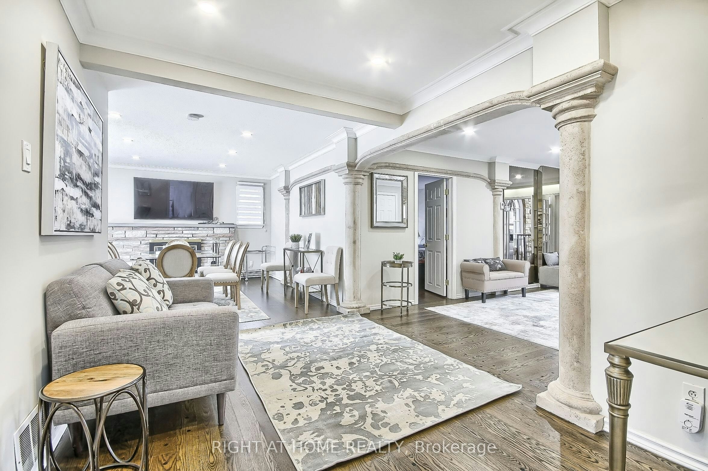 122 Elvaston Drive, Toronto, ON, M4A 1N6 - 12