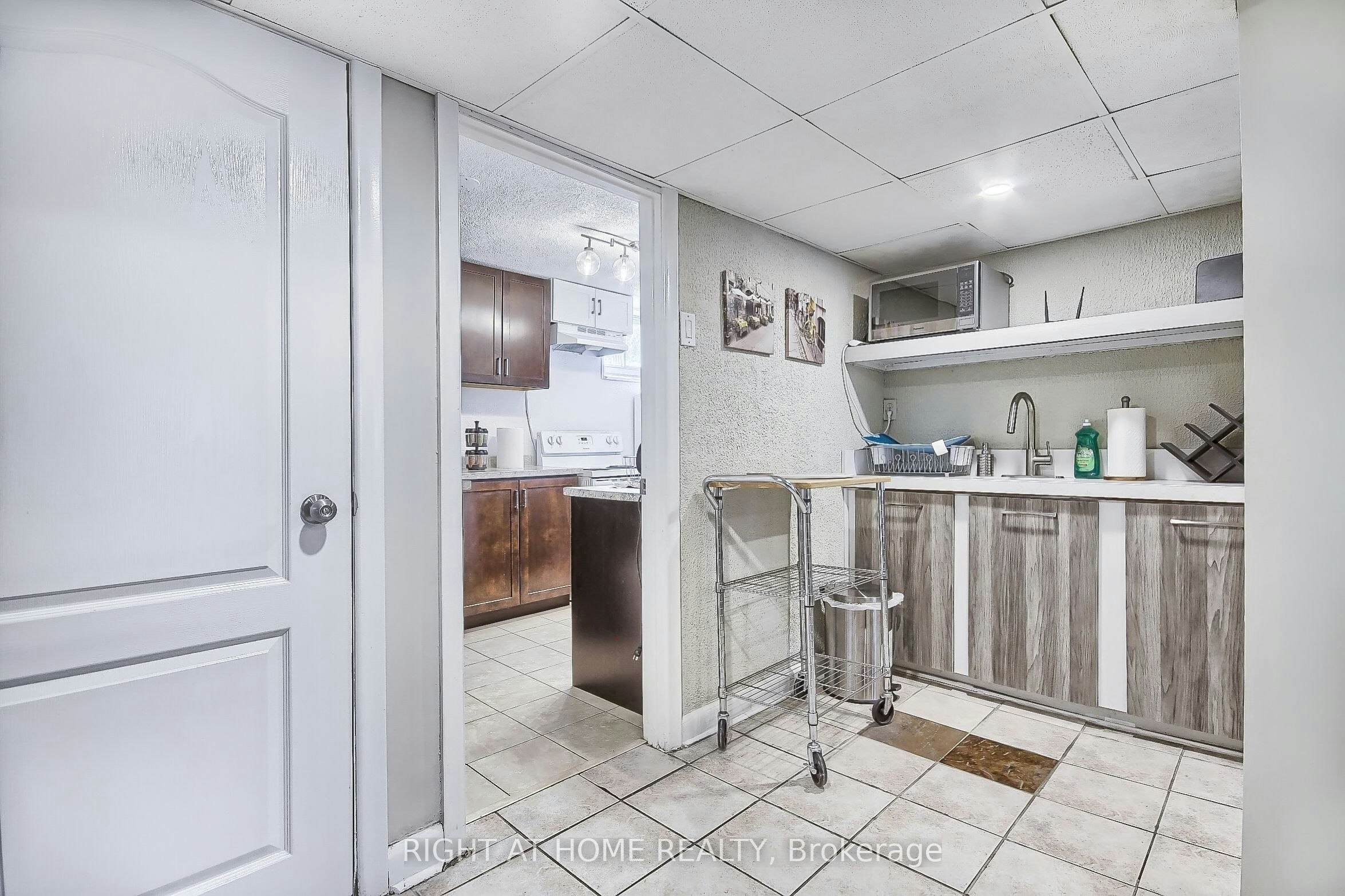 122 Elvaston Drive, Toronto, ON, M4A 1N6 - 37