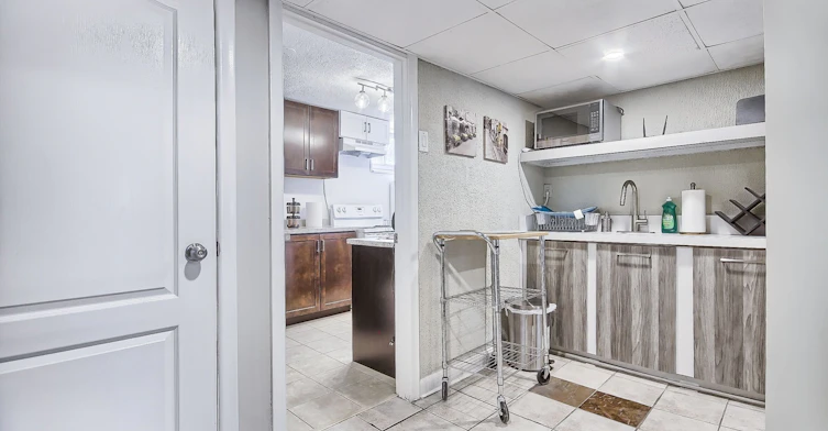 122 Elvaston Drive, Toronto, ON, M4A 1N6 - 37