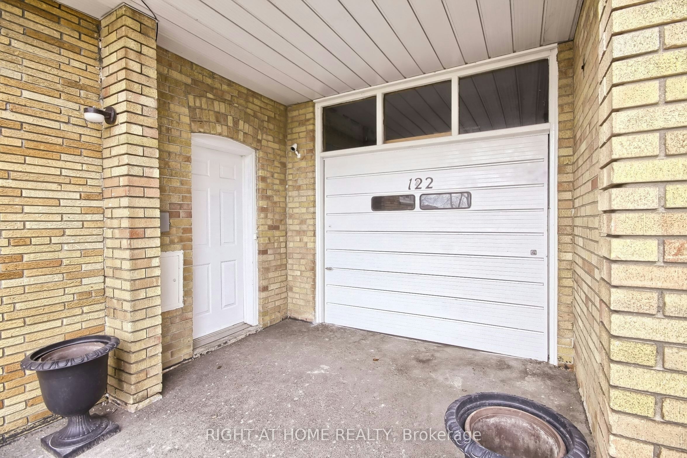 122 Elvaston Drive, Toronto, ON, M4A 1N6 - 3