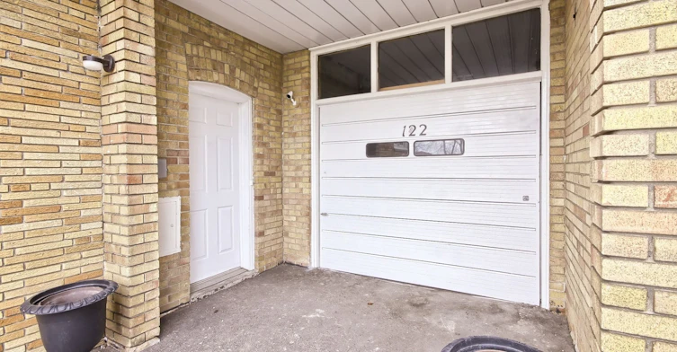 122 Elvaston Drive, Toronto, ON, M4A 1N6 - 3