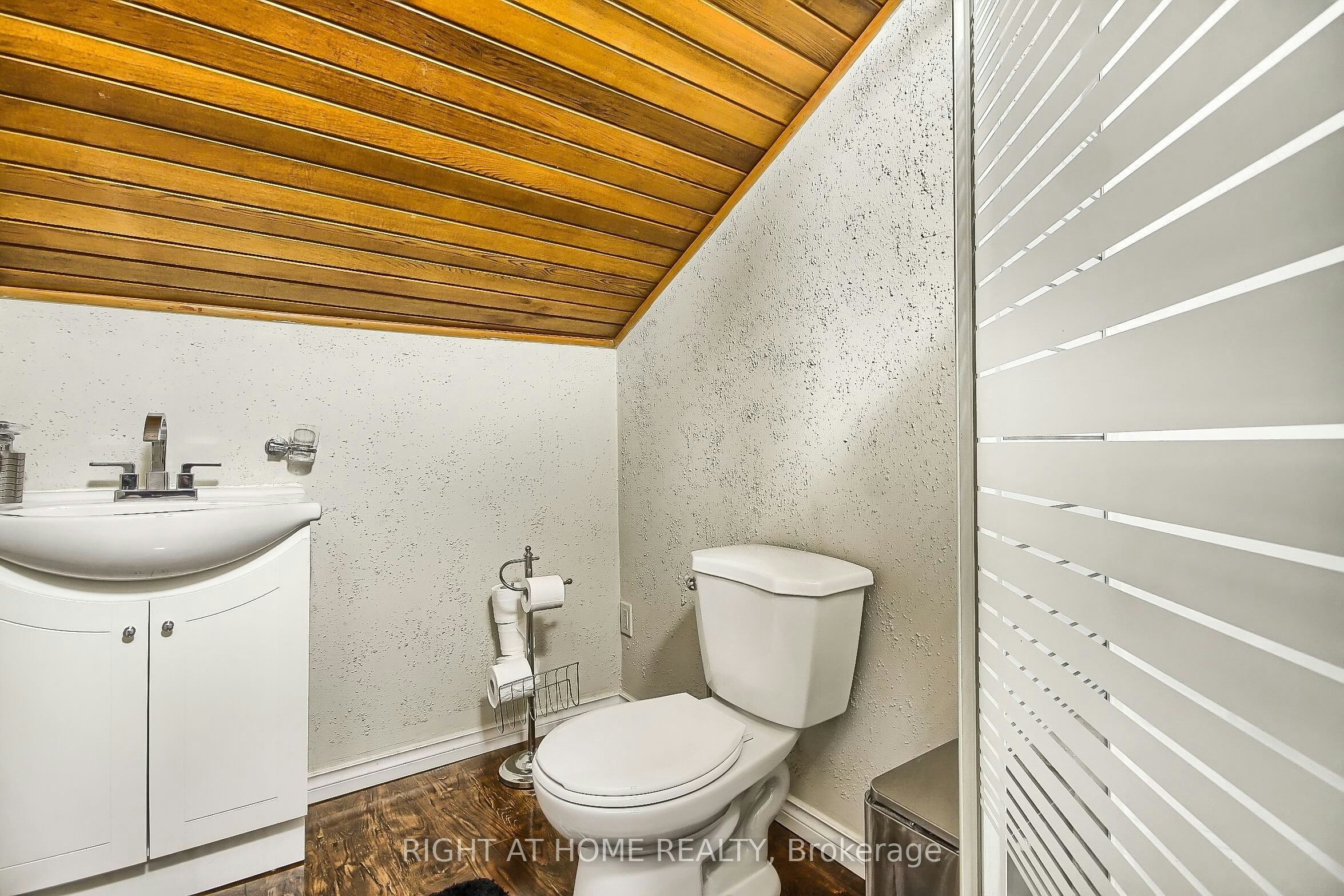 122 Elvaston Drive, Toronto, ON, M4A 1N6 - 32
