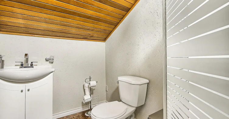 122 Elvaston Drive, Toronto, ON, M4A 1N6 - 32