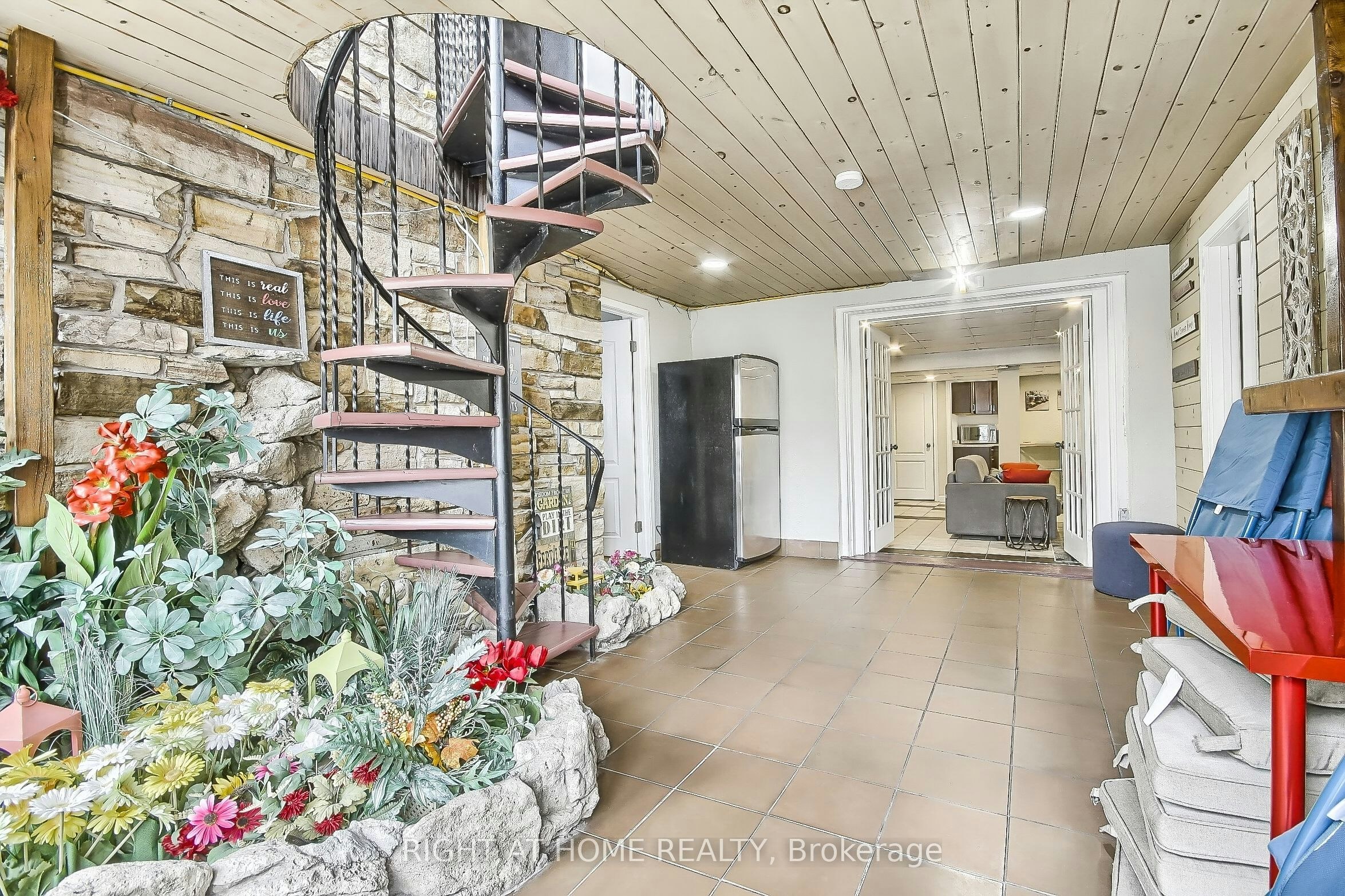 122 Elvaston Drive, Toronto, ON, M4A 1N6 - 34