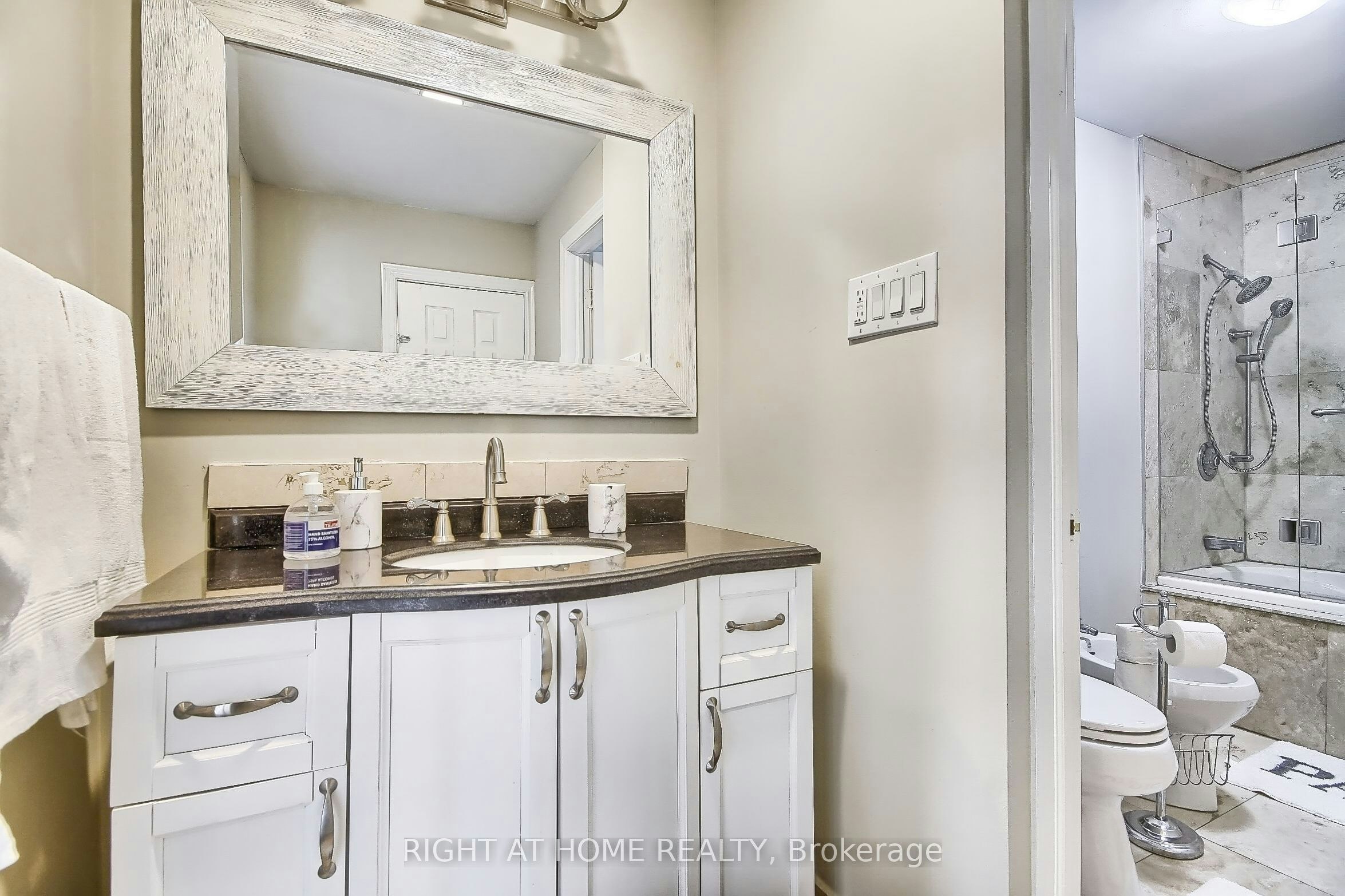 122 Elvaston Drive, Toronto, ON, M4A 1N6 - 23